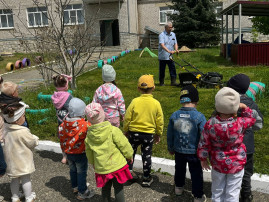 Знакомство с работой дворника Знакомство с работой дворника.