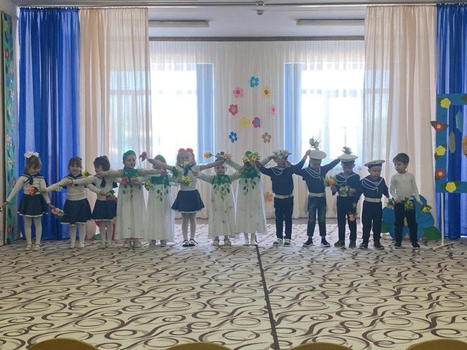 8 марта в средней группе "Пчелки" 8 марта в средней группе "Пчелки".
